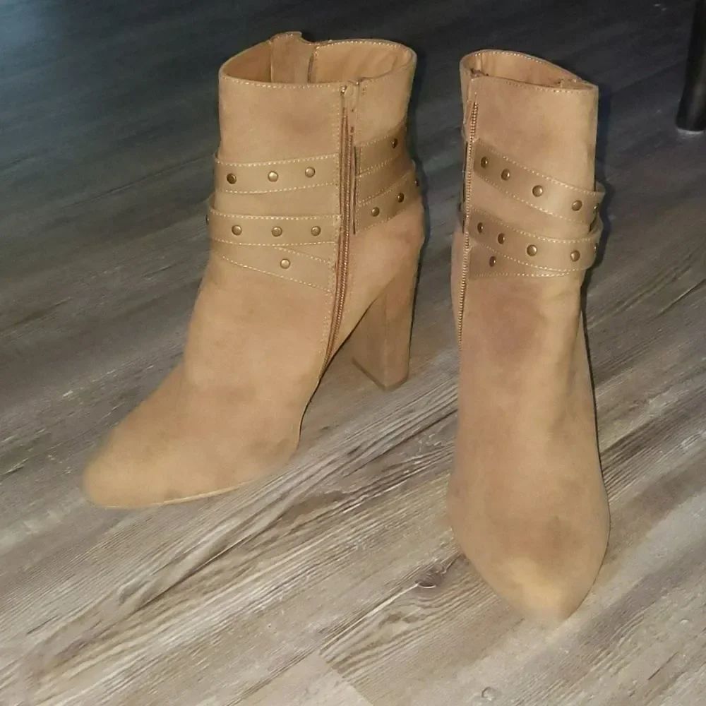 Ileana Shoe Dazzle tan heeled boots Sz 11